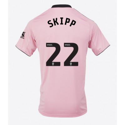 Moški Nogometni dresi Leicester City Oliver Skipp #22 Tretji 2025-26 Kratek Rokav Moški Nogometni dresi Leicester City Oliver Skipp #22 Tretji 2025-26 Kratek Rokav